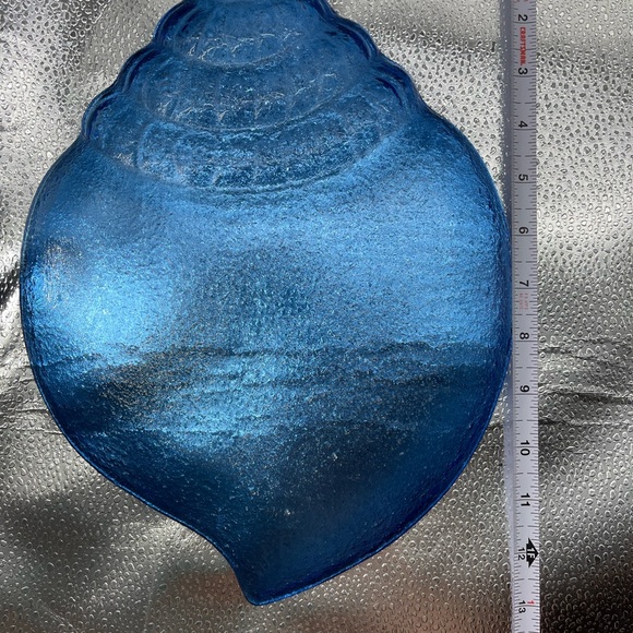 Set of 4 Blue Crackled glass seashell shaped plates. - Picture 4 of 5